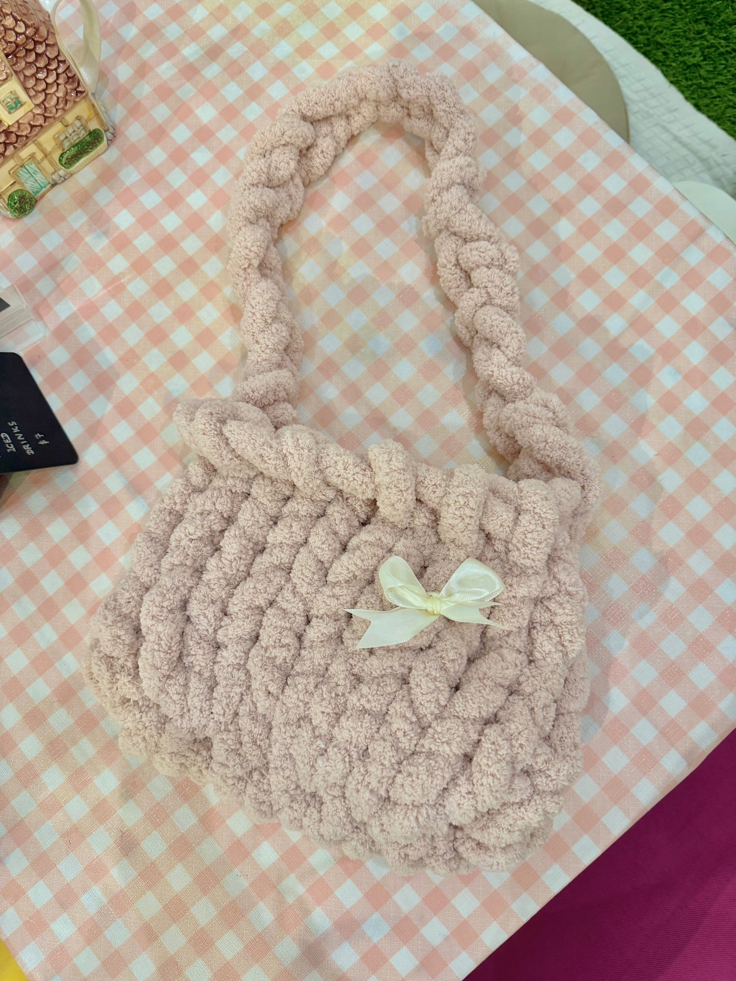 Arm Knit Your Own Fall Chunky Yarn Bag Workshop (Limited Quantities)